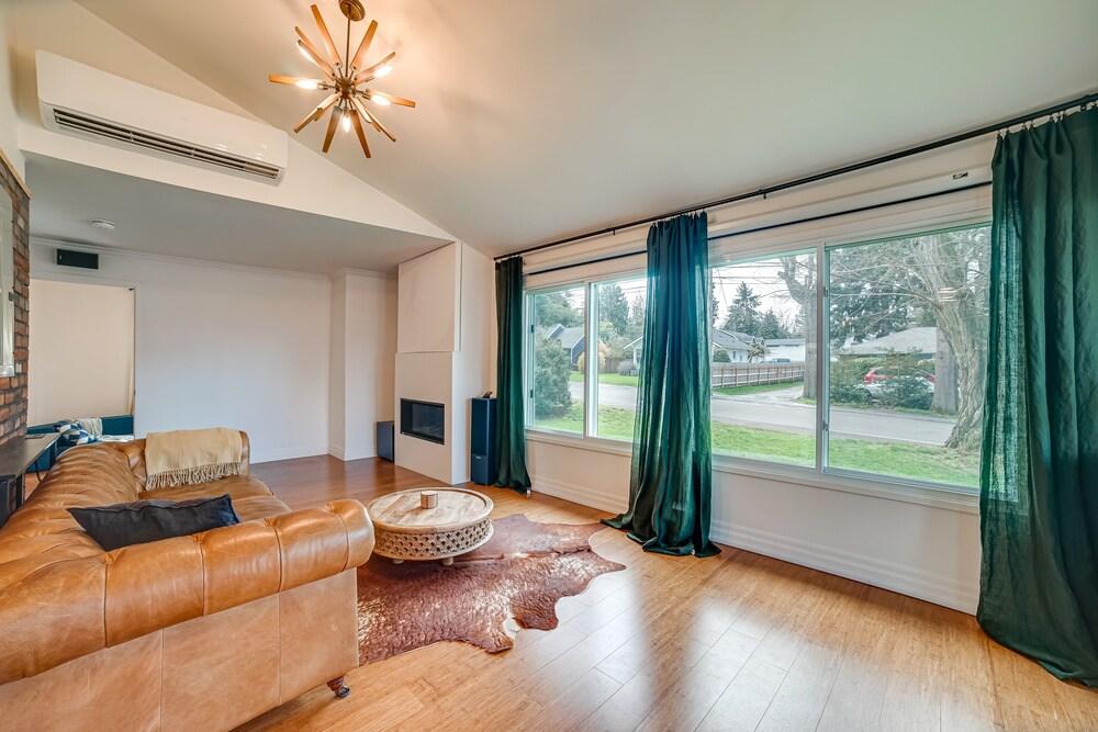 Vacation Rental in Seattle With Backyard!
