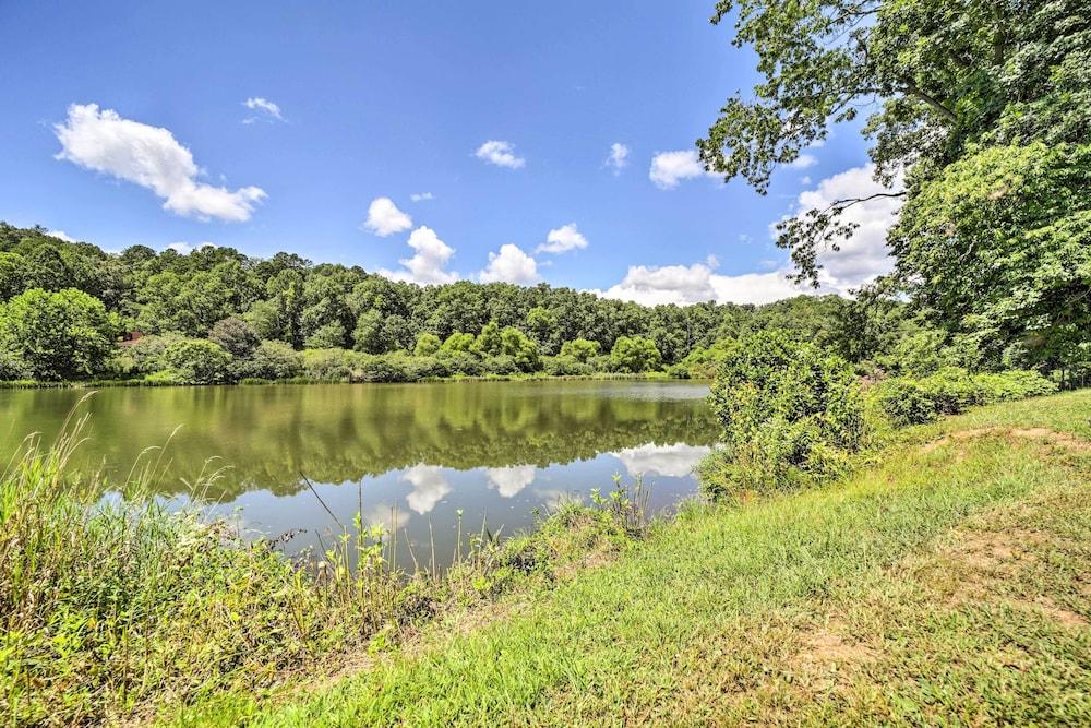 Cozy Franklin Cottage w/ Waterfront Views!