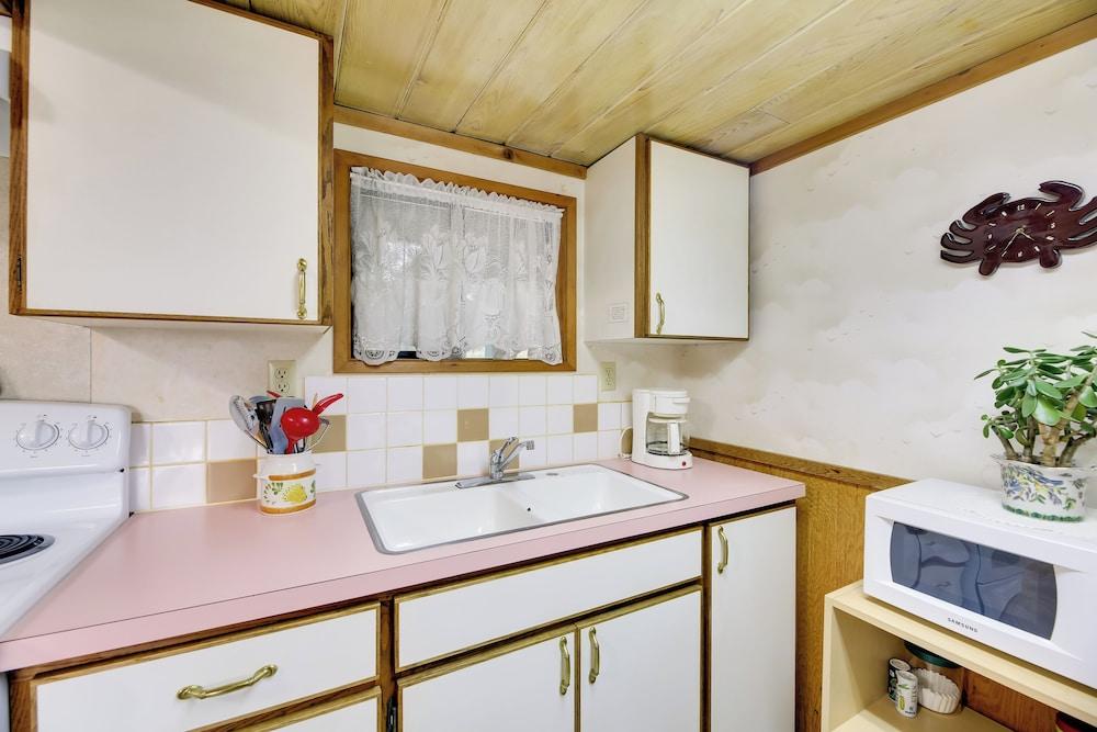 Sanderling Sea Cottages, Unit 1 With Deck!