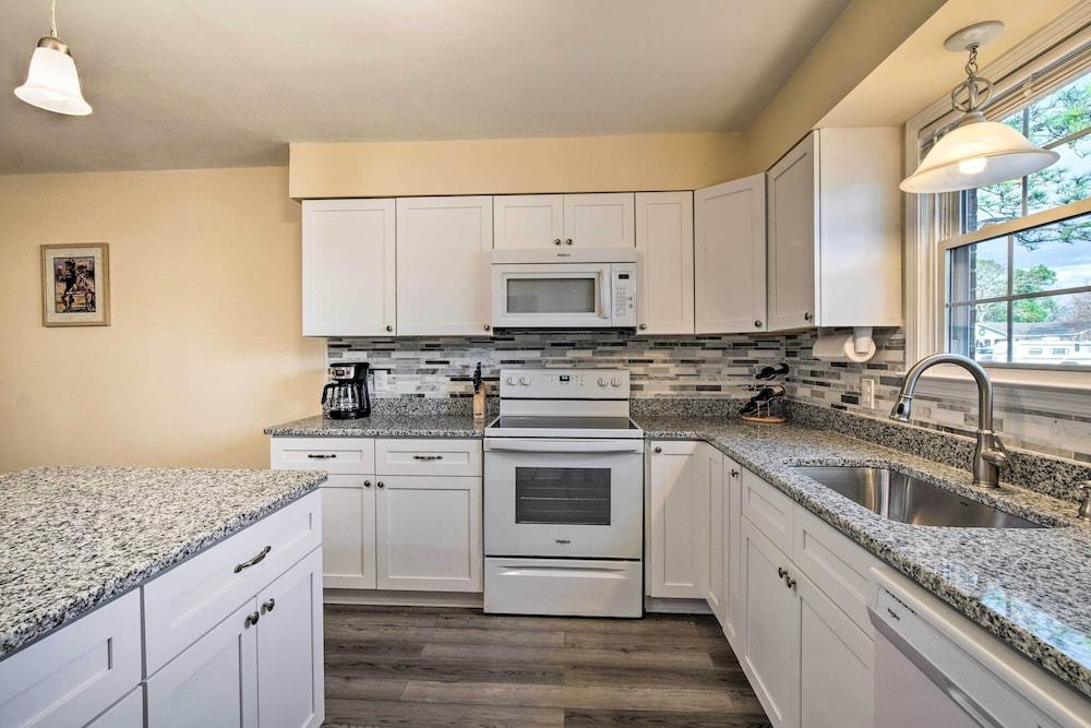 Apache Trail Home - 3 Mi to Masonboro Island!