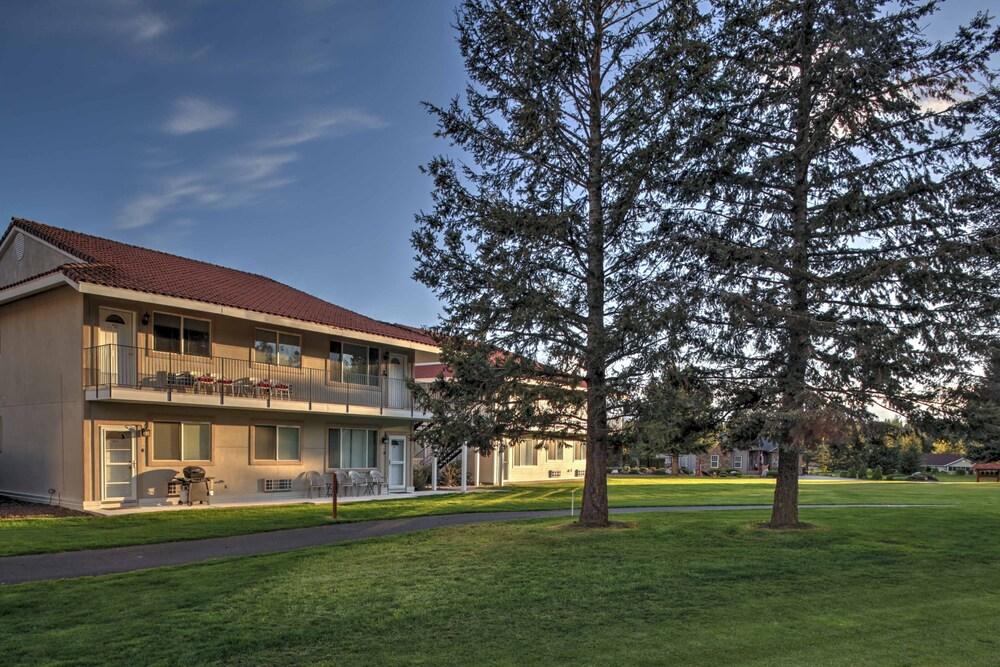 Stoneridge Golf Condo w/ Pool Access + Mtn Views!