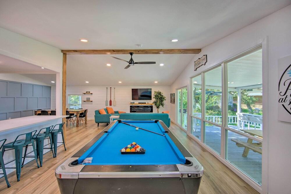 Modern Lakefront Mabank Home w/ Pool Table!