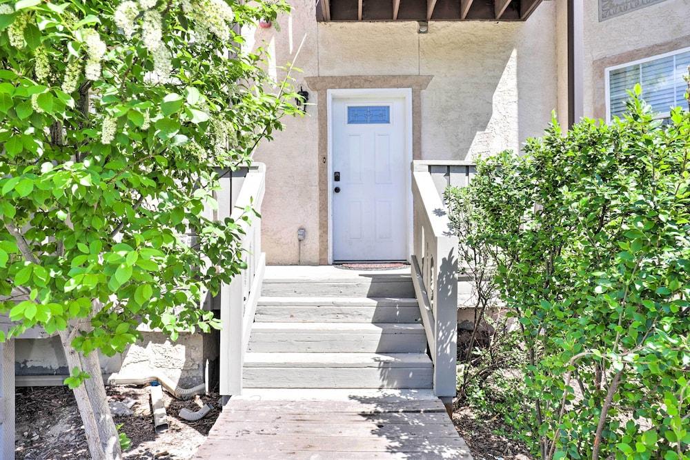 Peaceful Midway Studio w/ Mountain + Golf Views!