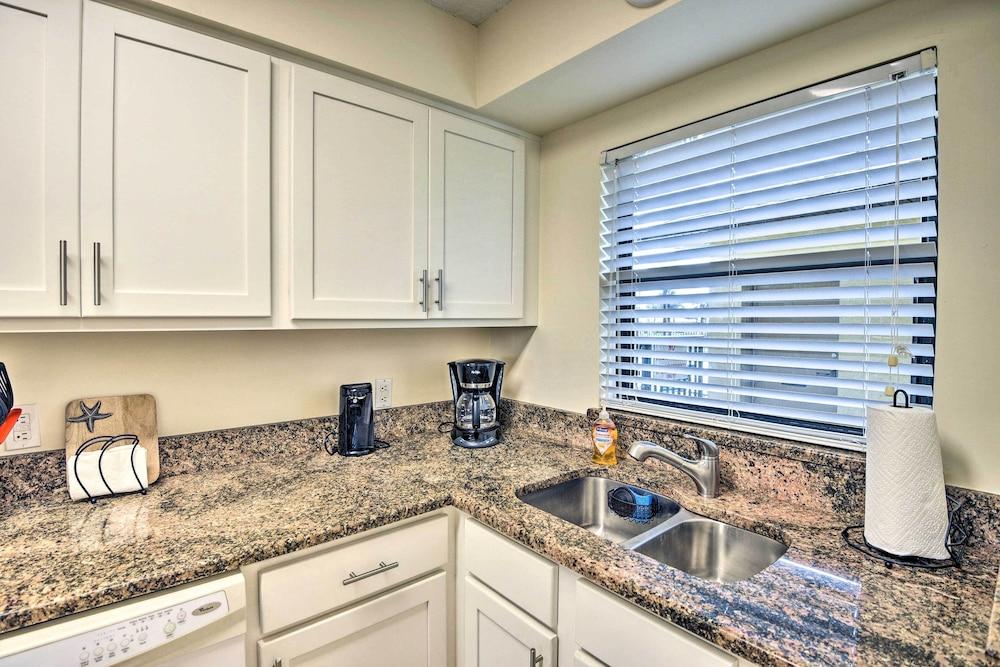 Sun-soaked Condo w/ Balcony - Steps to Beach!