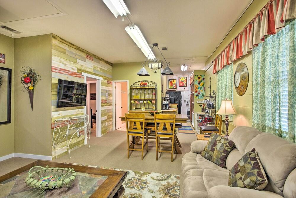 Charming Rowlett Guest Cottage; Walk Downtown