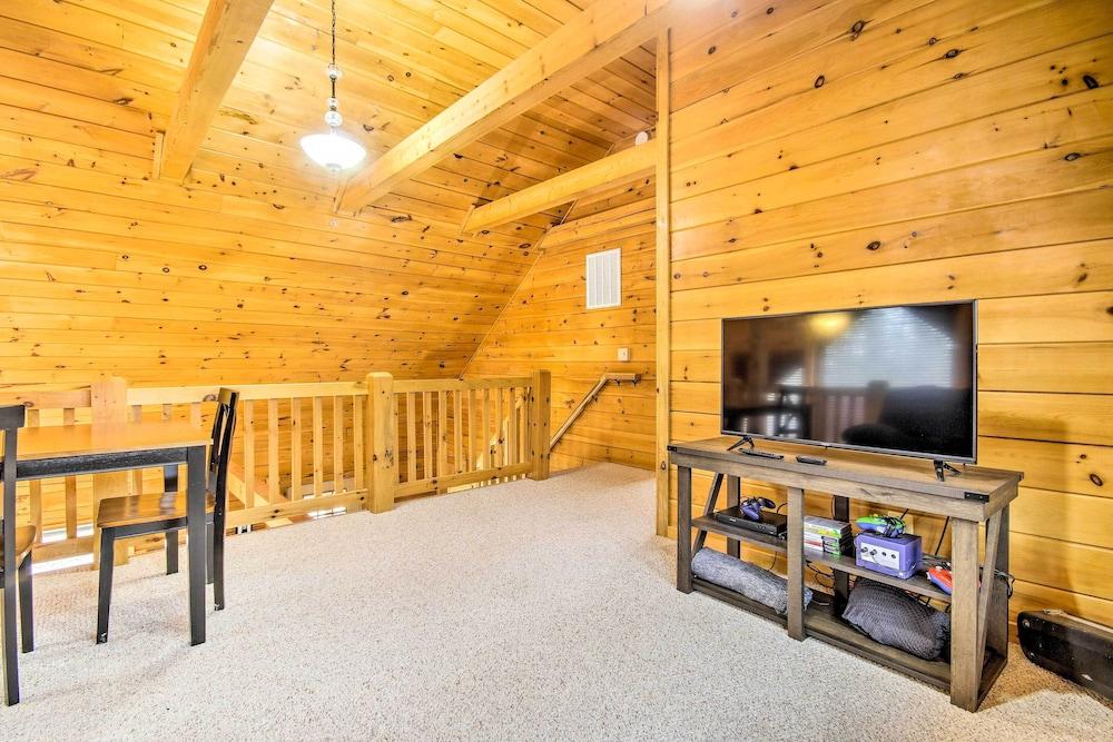 Cozy Winter Retreat: Great Location & Pet Friendly