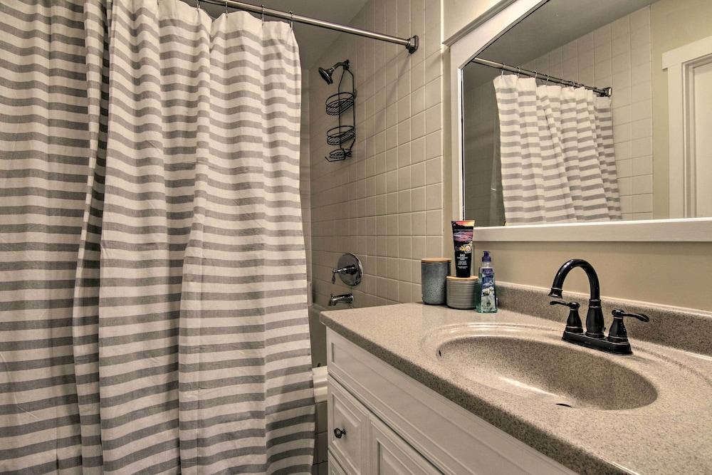 Lovely Ocean Pines House With Loft & Pool Access!