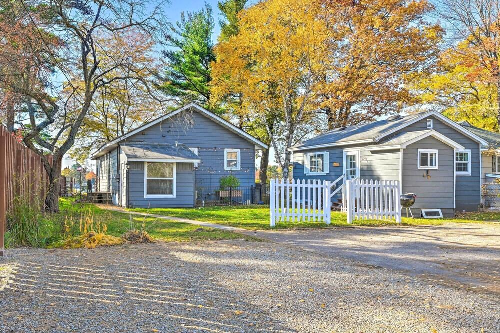 Waupaca Lake Cottage w/ Fire Pit & Boat Dock