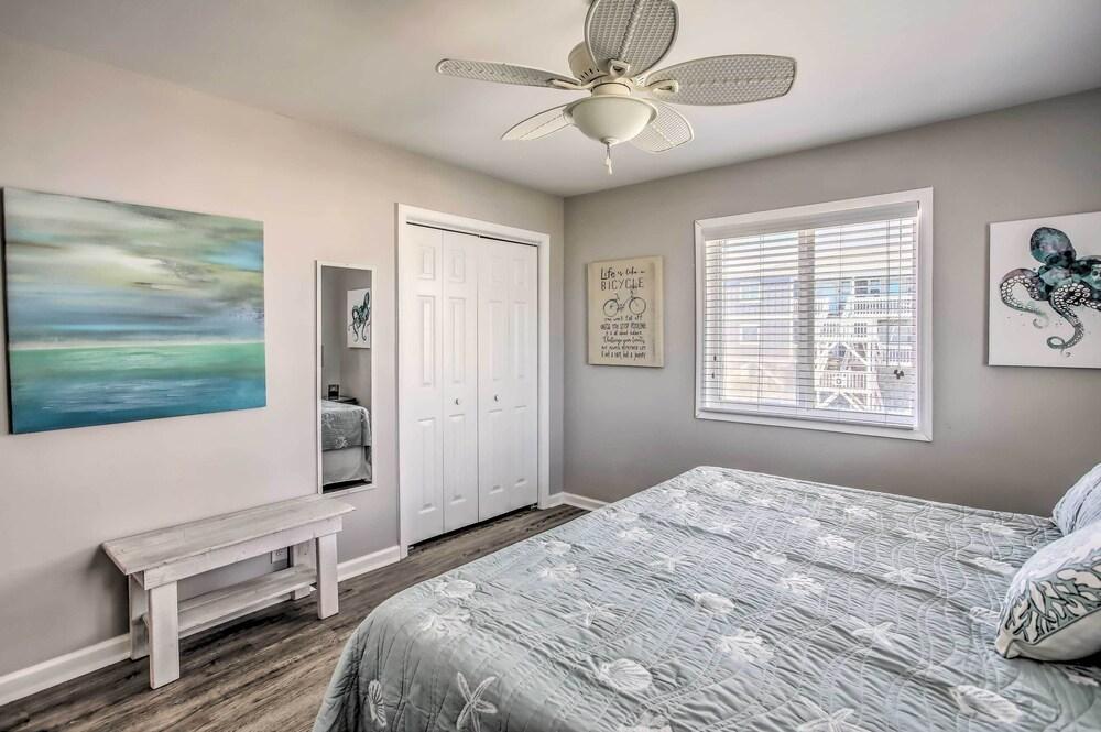 Waterfront Ocean Isle Beach Condo w/ Balcony!