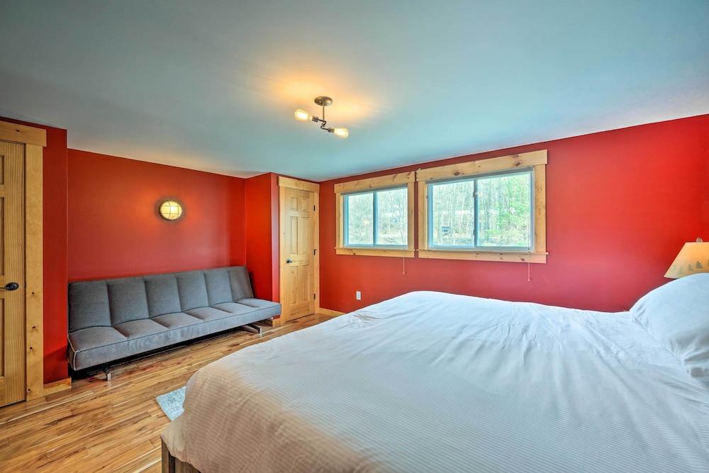 Versatile Condo: Balcony, Bike Trails On-site