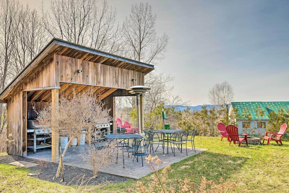 Versatile Condo: Balcony, Bike Trails On-site