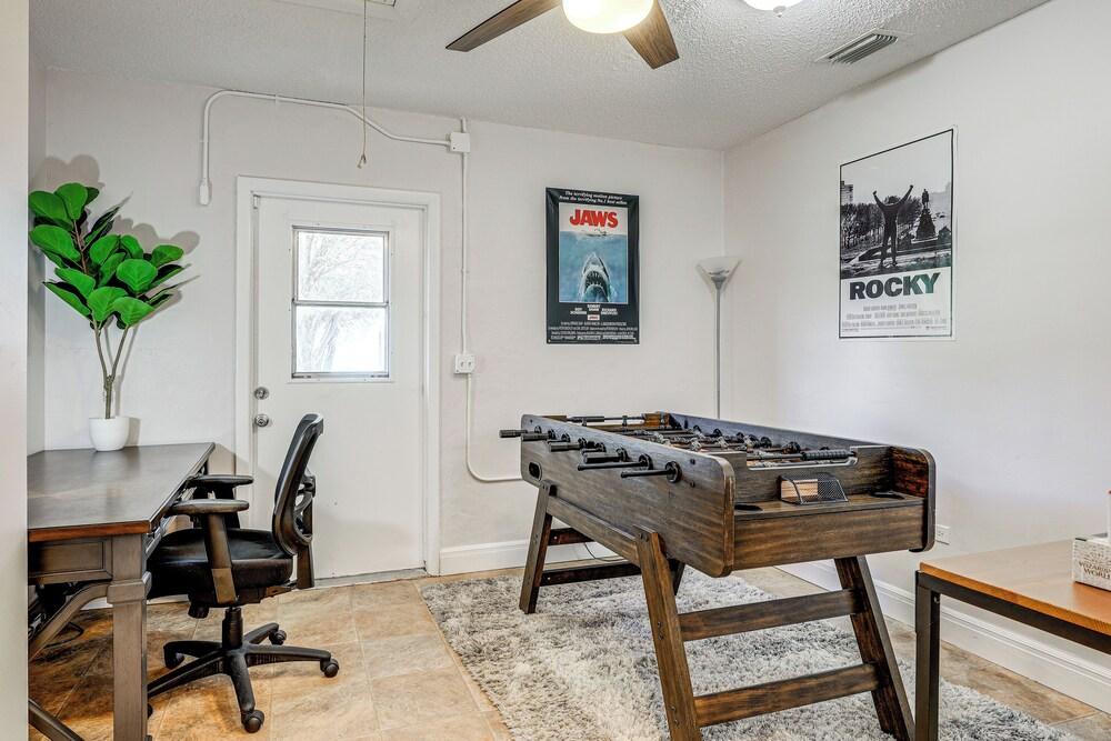 Pool, Game Room & Fire Table: Stuart Oasis