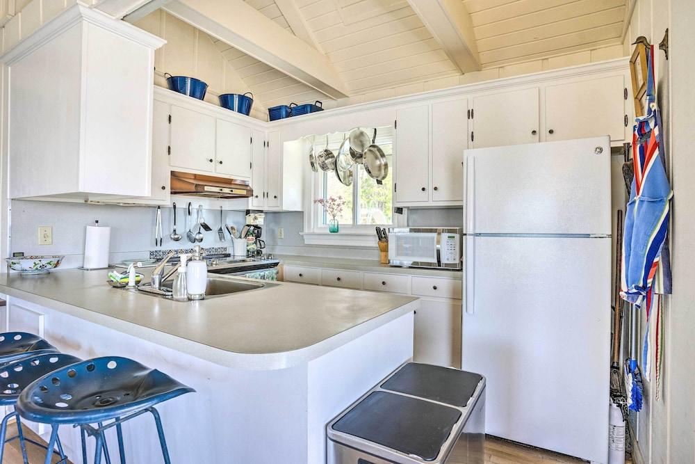 Tranquil Waterfront Cottage With Private Beach!