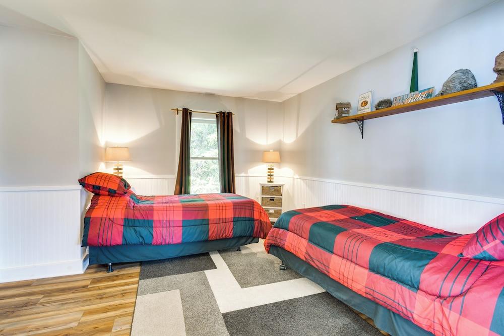 Waterfront Getaway on Sodus Bay: Prime Location!