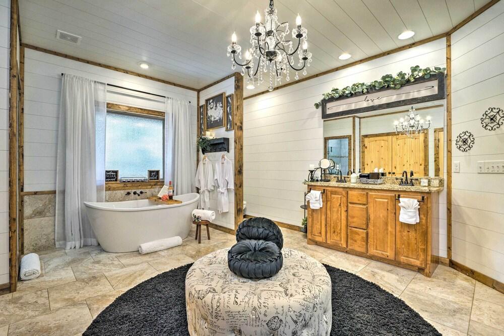 Romantic Luxury Broken Bow Vacation Rental