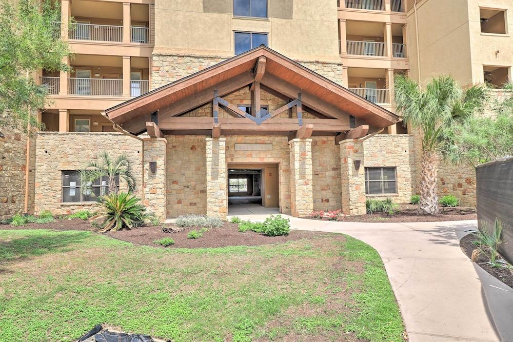 Lake LBJ Condo w/ Balcony & Shared Boat Docks