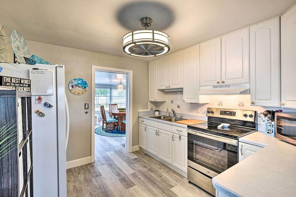 Pet-friendly Ormond Beach Home w/ Fire Pit!