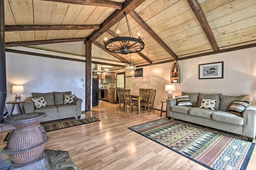 Cozy Lake Champlain Cottage w/ Beautiful View