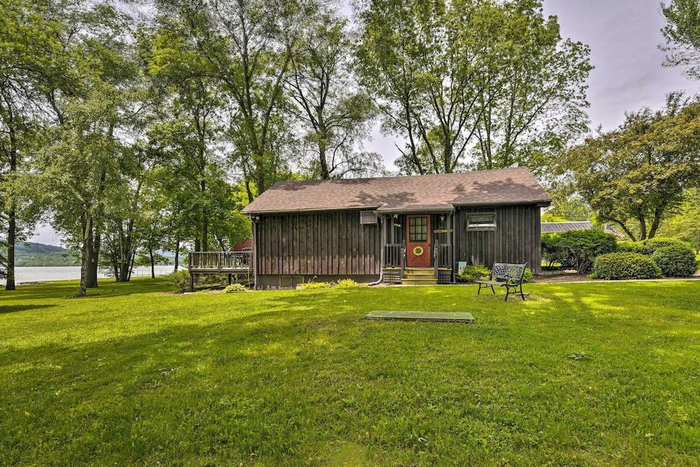 Cozy Lake Champlain Cottage w/ Beautiful View
