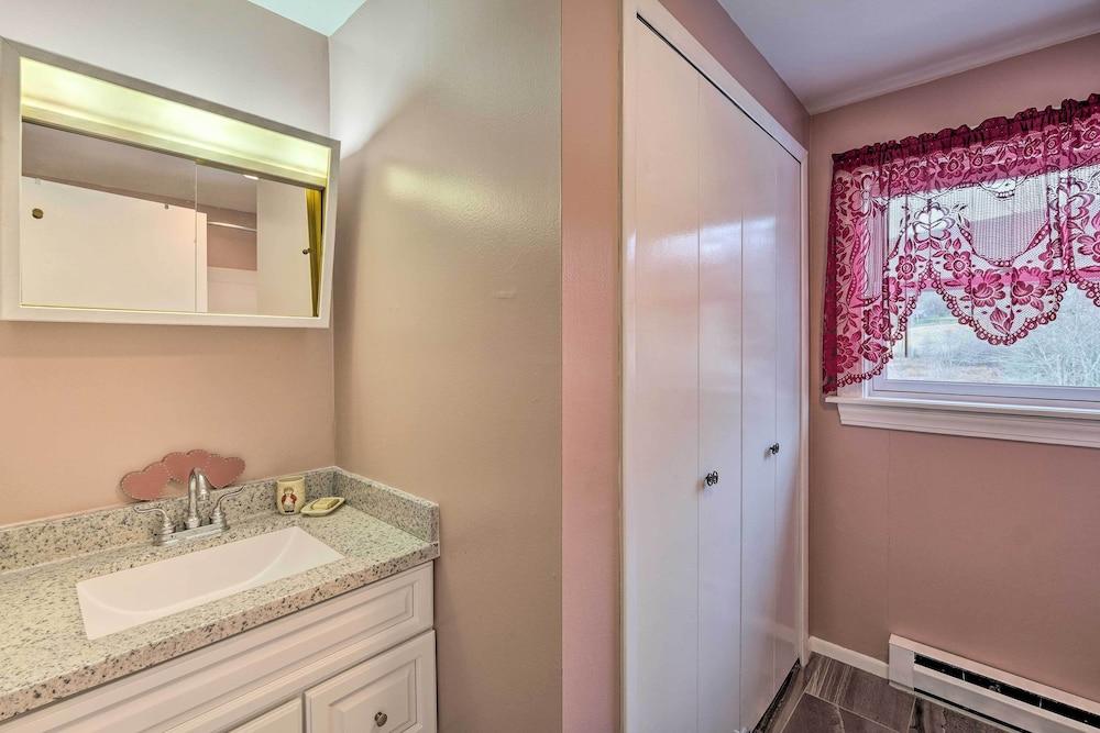 Quiet Catskills Getaway w/ Deck & Mtn Views