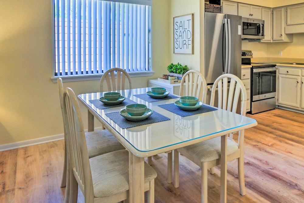 Hilton Head Resort Condo - Walk to Beach!