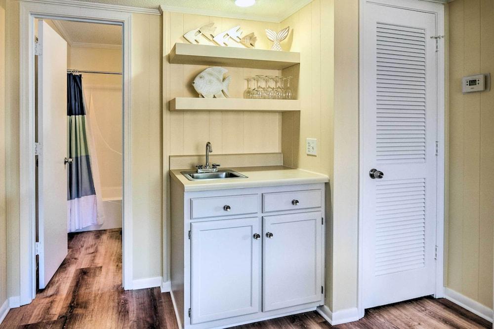 Hilton Head Resort Condo - Walk to Beach!