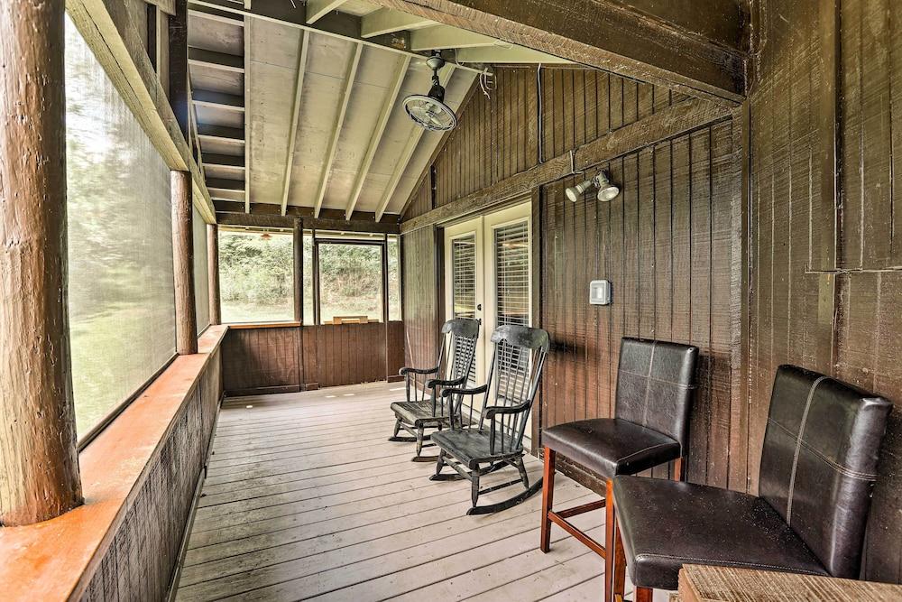 1950's Serenity Pond Cabin w/ View: Peace & Quiet!