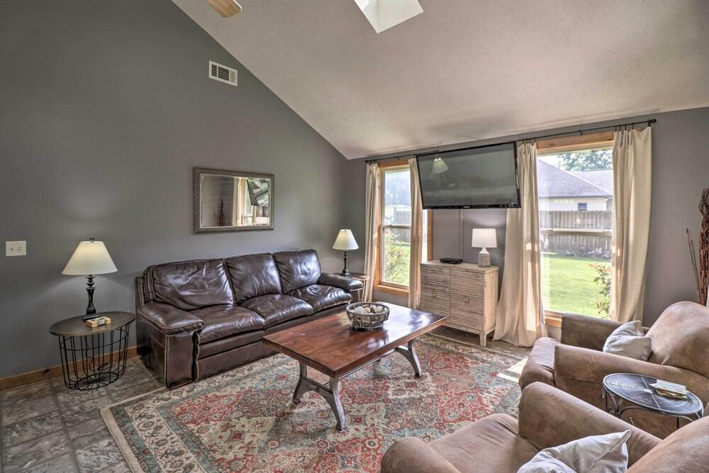 Mountain Home Cottage w/ Deck on White River!