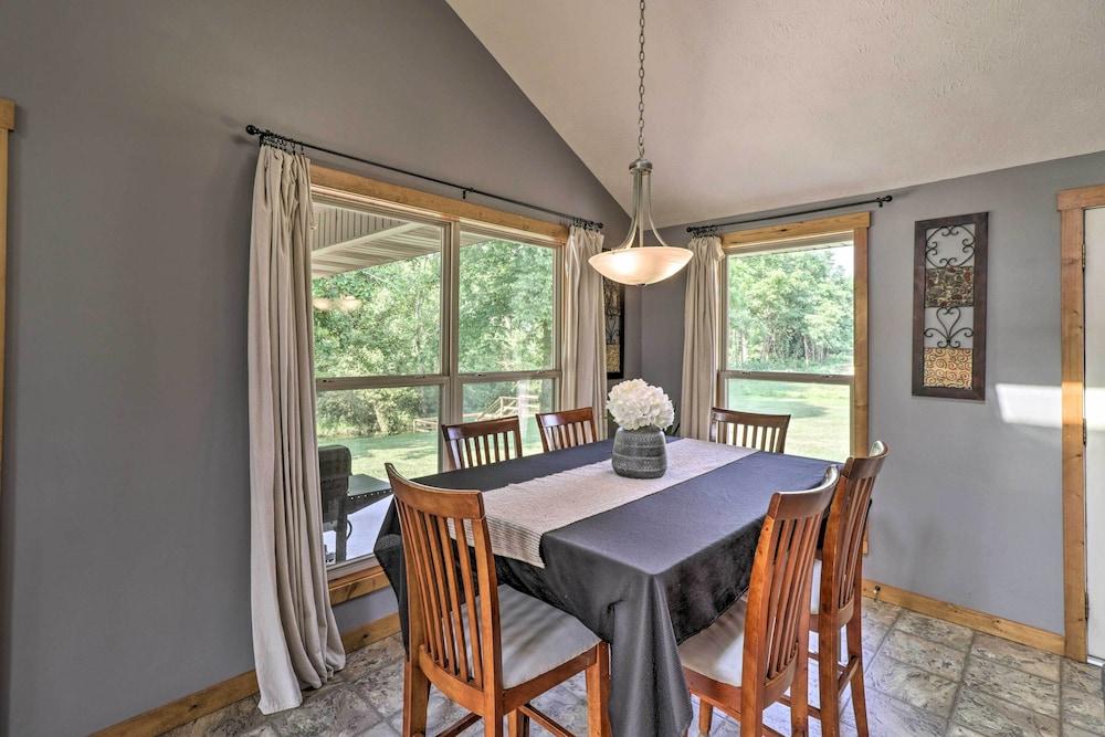 Mountain Home Cottage w/ Deck on White River!