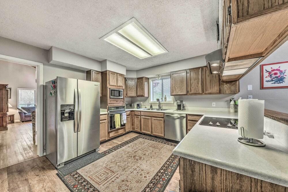 Mountainside Ruidoso Home w/ Deck & Grill