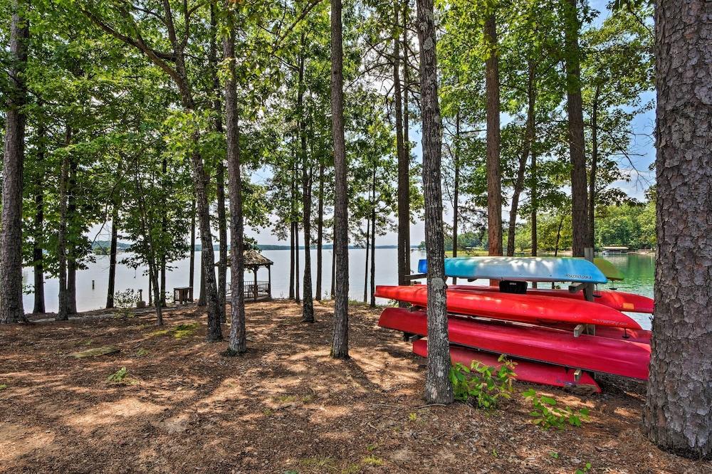 Lake Keowee Resort Condo w/ Balcony & Pool Access!