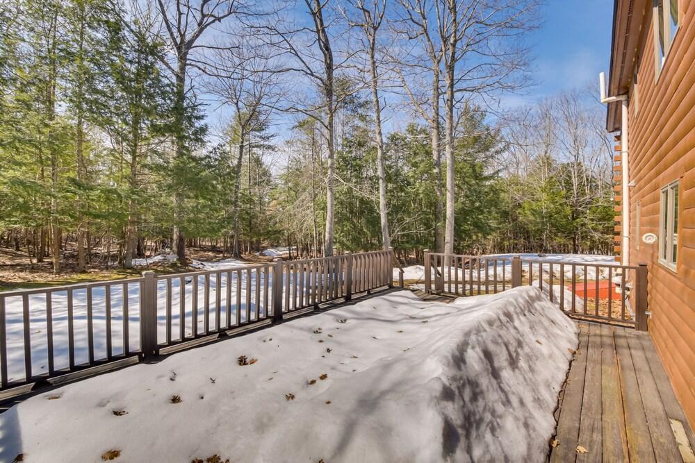 Dog-friendly West Gardiner Cabin, 12 Mi to Augusta