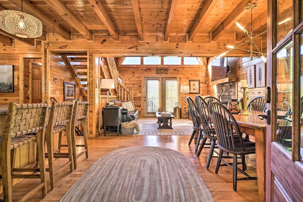 Pigeon Forge Cabin w/ Amazing Mountain Views!