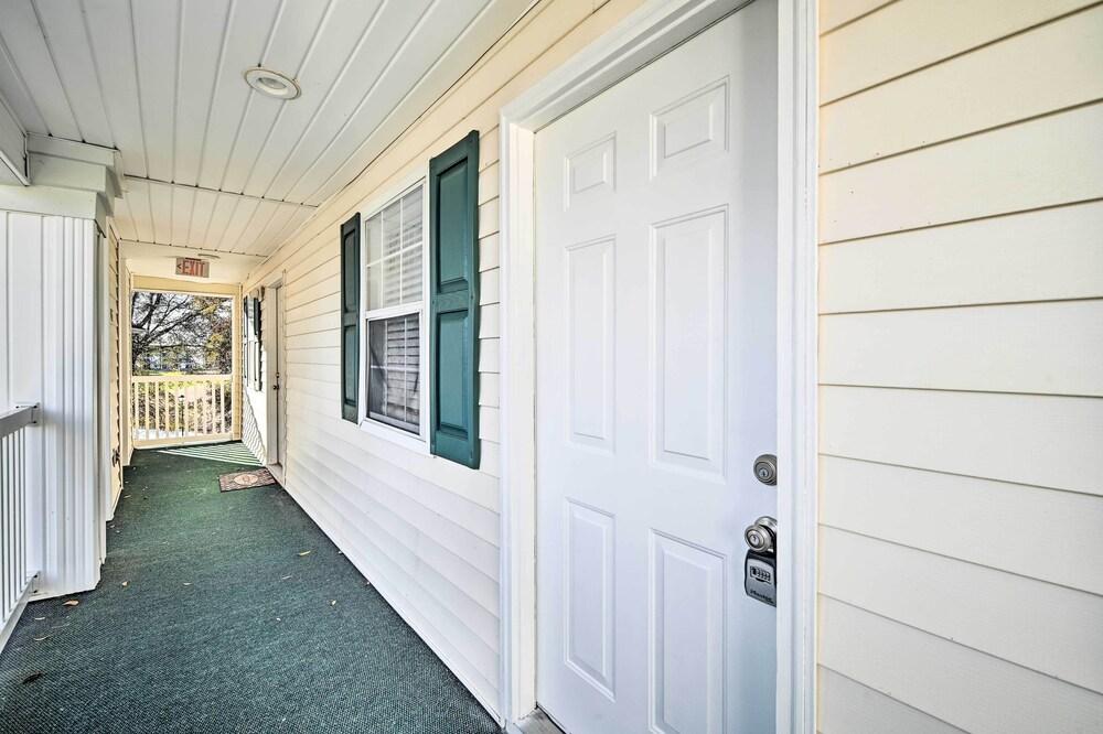 Myrtle Beach Resort Condo: On-site Golf!