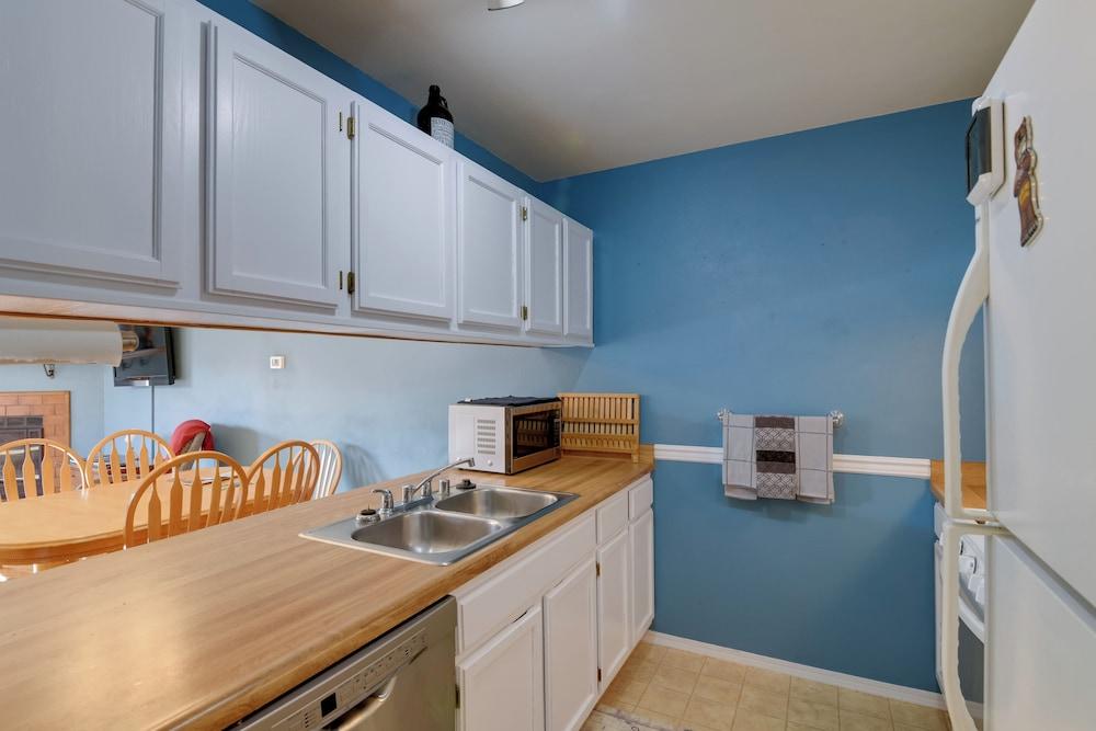 Charming Anchorage Home w/ Grill + Deck!