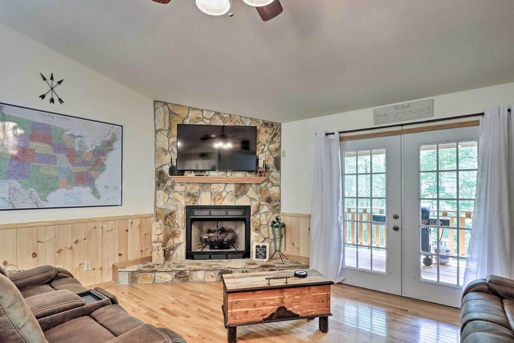 Murphy Cabin: Hot Tub, Hammocks, Fire Pits!