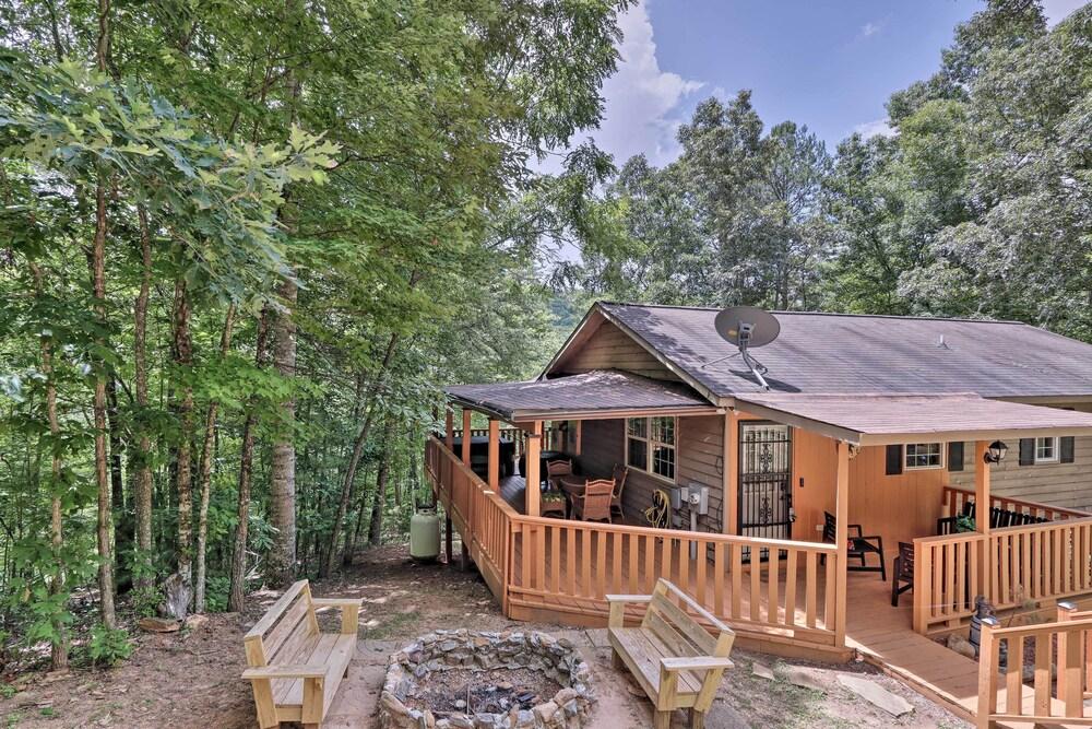 Murphy Cabin: Hot Tub, Hammocks, Fire Pits!