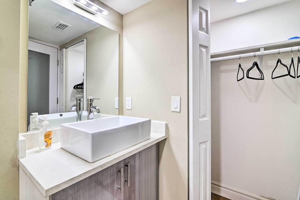 Waterfront Condo: Resort Pool, Tennis & Beach