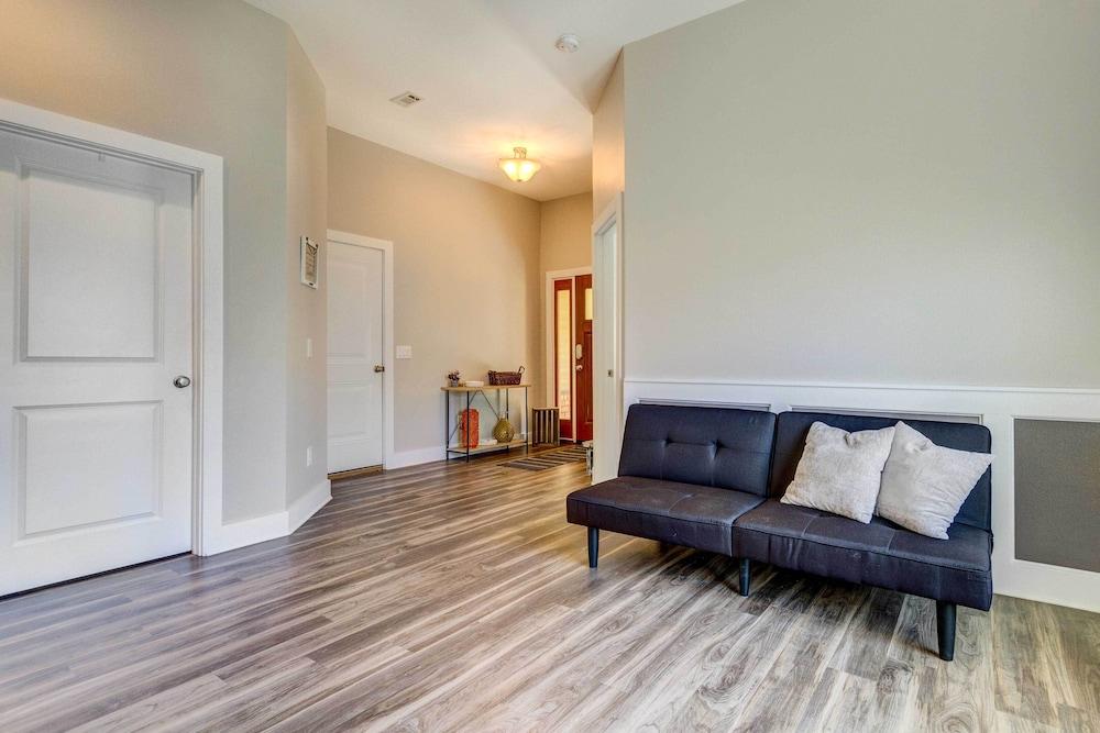 Charming Navarre Vacation Home w/ Fire Pit!