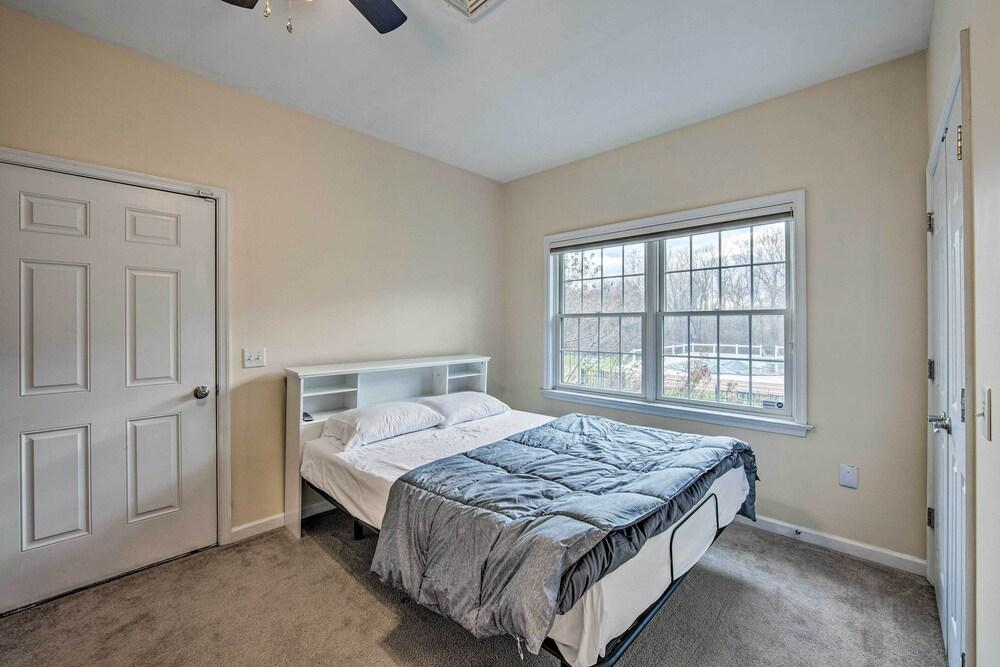 Hershey Unit w/ Shared Pool, Hot Tub + Yard!