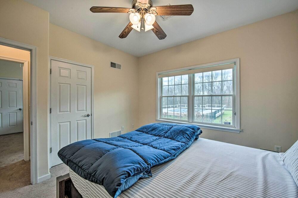 Hershey Unit w/ Shared Pool, Hot Tub + Yard!