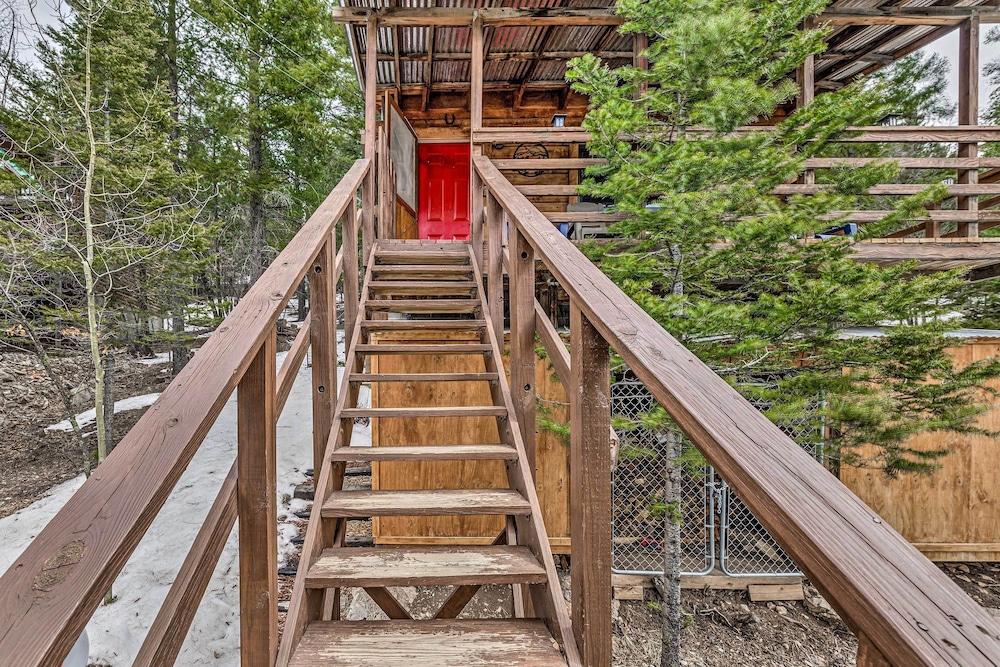 Cloudcroft Tree House Cabin: 1 Mi to Downtown