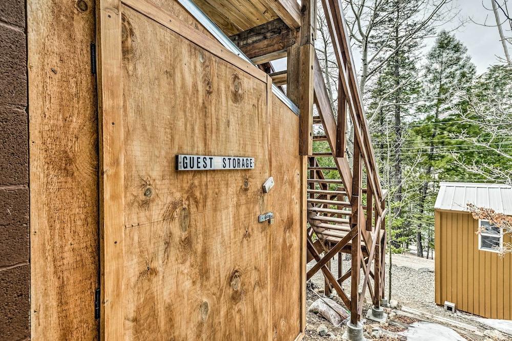 Cloudcroft Tree House Cabin: 1 Mi to Downtown
