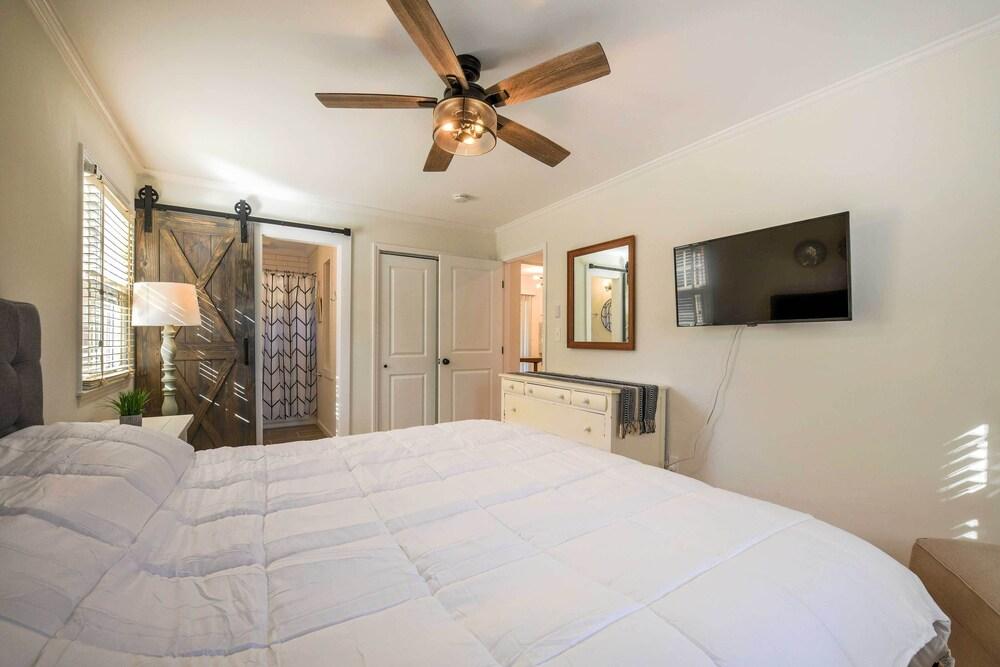 Charming Charlotte Condo - Fully Renovated!