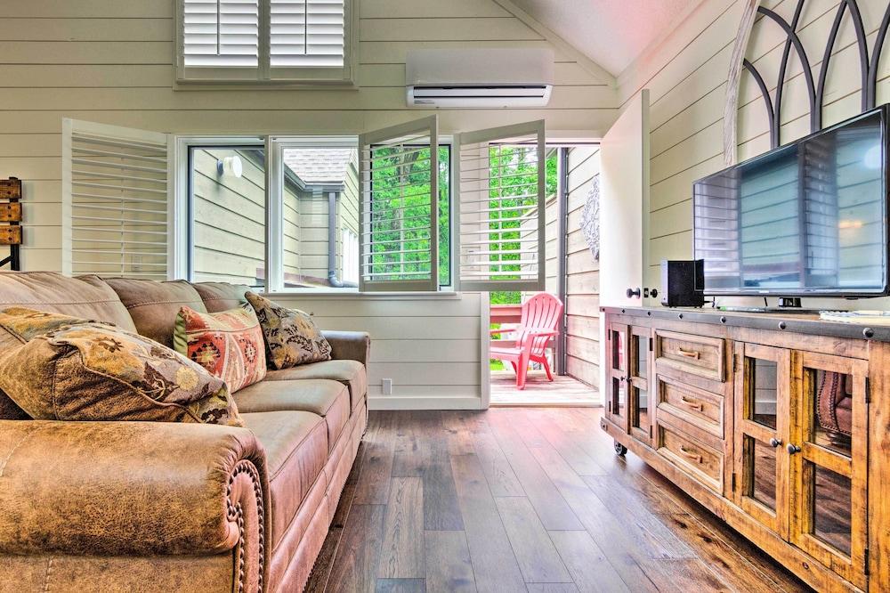 Elegant Sapphire Valley Studio w/ Resort Amenities