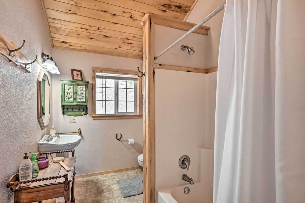 4-season Mountain Escape With Breathtaking View!