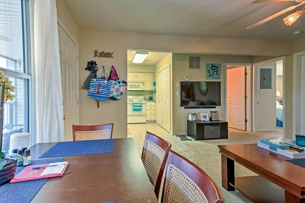 Waterfront Lake Ozark Condo w/ Balcony & Pool