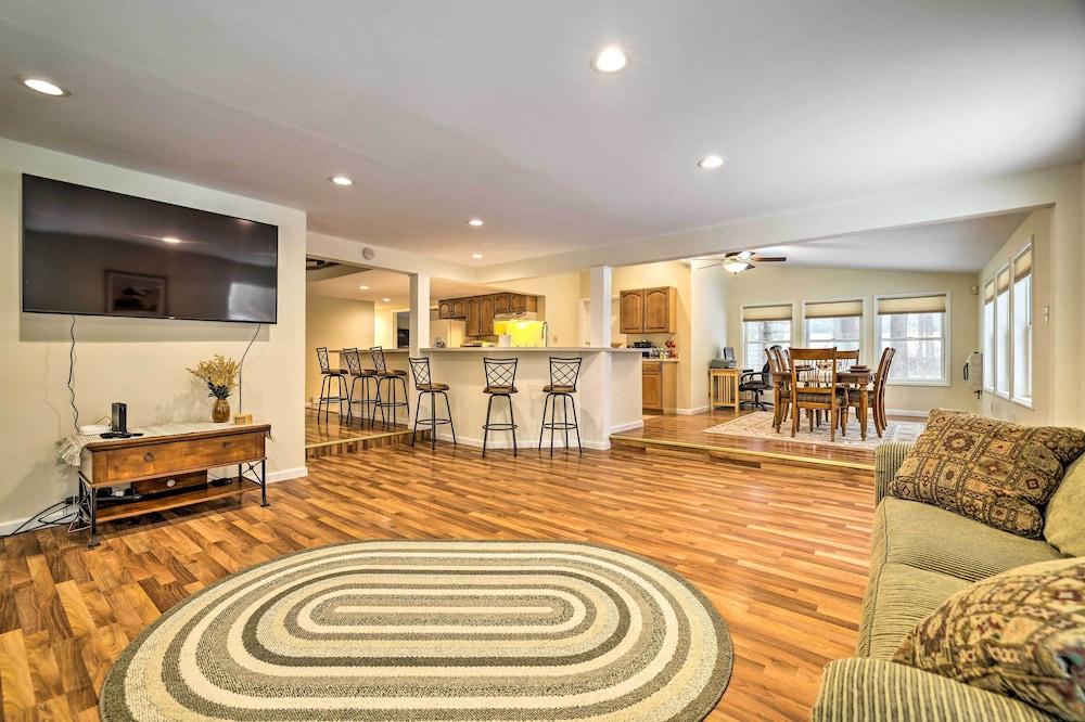 Tobyhanna Home w/ Deck in Quiet Community!