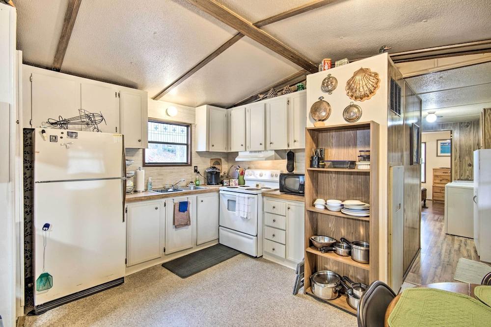 Sherrills Ford Getaway w/ Deck + Lake View!