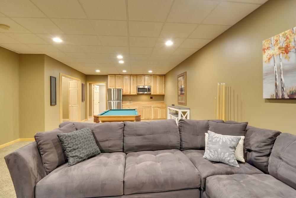 Cozy Apartment w/ Outdoor Entertaining Space!